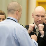 Anders Bering Brejvik izjavio u sudu da mu je žao zbog zločina koji je počinio 12