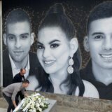 Odata počast ubijenima u Ribnikaru: Veran Matić sa roditeljima stradale dece iz Malog Orašja i Dubone 2