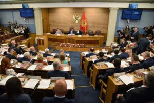 Vlast i opozicija u Crnoj Gori postigle dogovor o izmenama Ustava 15
