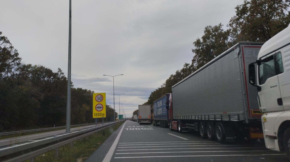 AMSS: Kamioni na Horgošu čekaju 10 sati 1