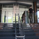 Delegacija roditelja učenika Jovine gimnazije ušla u zgradu Ministarstva prosvete 4