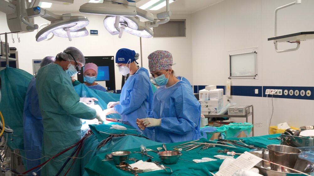 Svetski hirurzi operisaće pacijente u Srbiji od 7. do 10. aprila o trošku RFZO 1