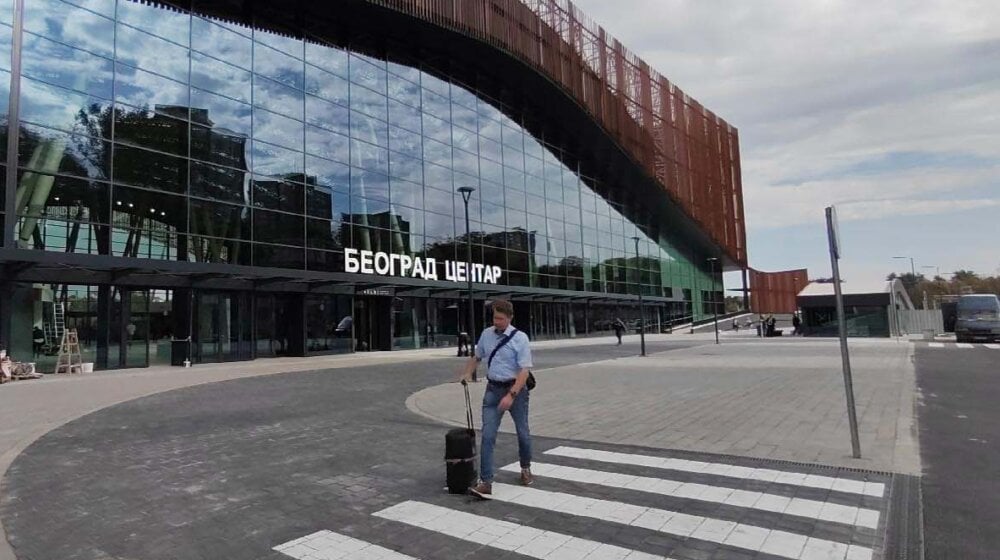 Autobuska linija broj 600 krenula sa radom, povezuje Prokop i aerodrom 1