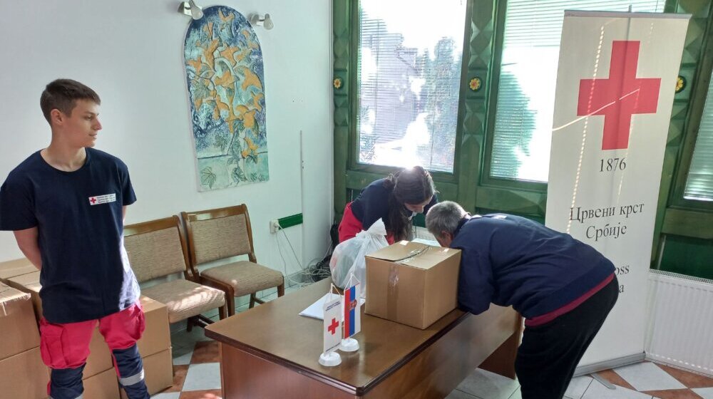 Počela podela paketa hrane i higijene najugroženijim Subotičanima 1