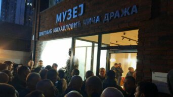 (FOTO, VIDEO) Veliki broj građana na otvaranju spomenika četničkom vođi Dragoljubu Draži Mihailoviću 7