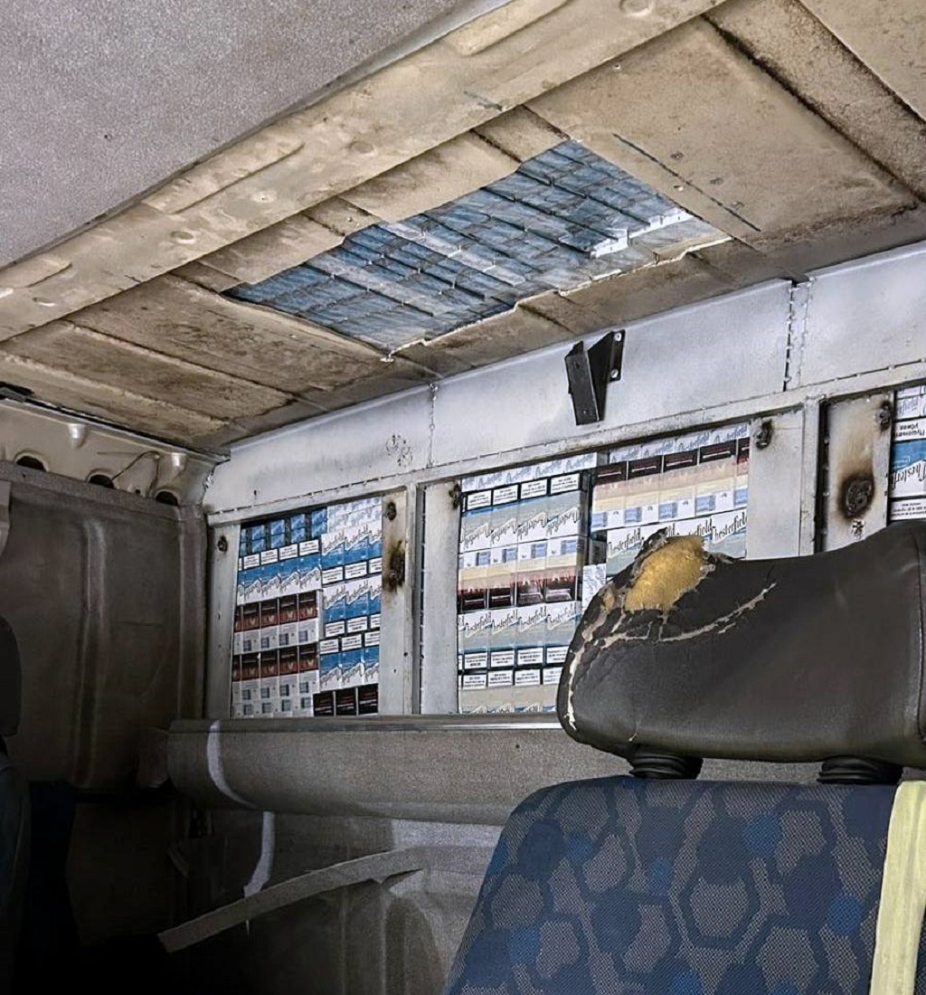 Uprava carine sprečila šverc cigareta u šupljinama kabine kamiona: Pronađeno oko 4.000 paklica cigareta u vrednosti od 8.800 evra 2 Uprava carine sprečila šverc cigareta u šupljinama kabine kamiona: Pronađeno oko 4.000 paklica cigareta u vrednosti od 8.800 evra 2