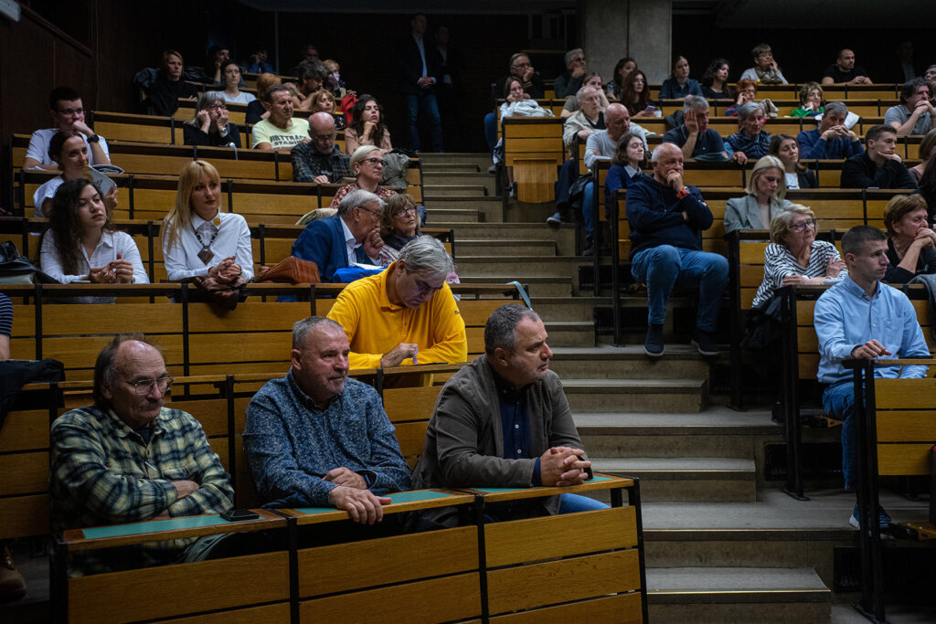 Održana tribina „Bunt sećanja na Dragoljuba Bakića” 4