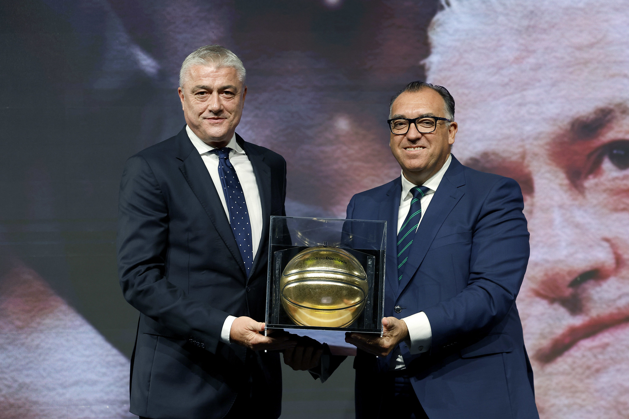 Treća klasa u Kući slavnih španske košarke: Maljković, Danilović, sudija iz finala Mundobasketa 1990. Jugoslavija - SSSR... 3