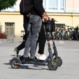 "Ne kupujte deci dvotočkaše": Dečak kome je u niškom UKC amputirana noga nakon nesreće na električnom trotinetu- u teškom stanju 9