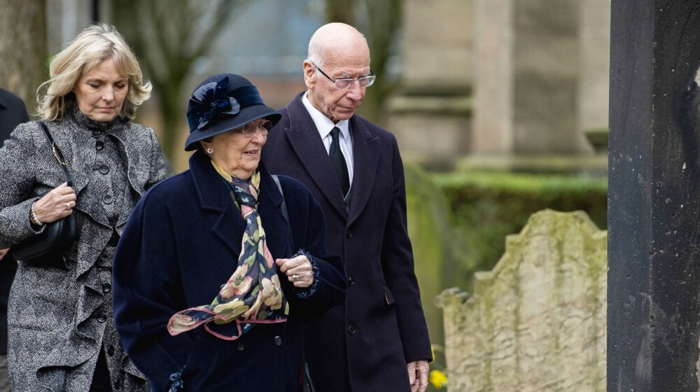 Preminuo Ser Bobi Čarlton 1