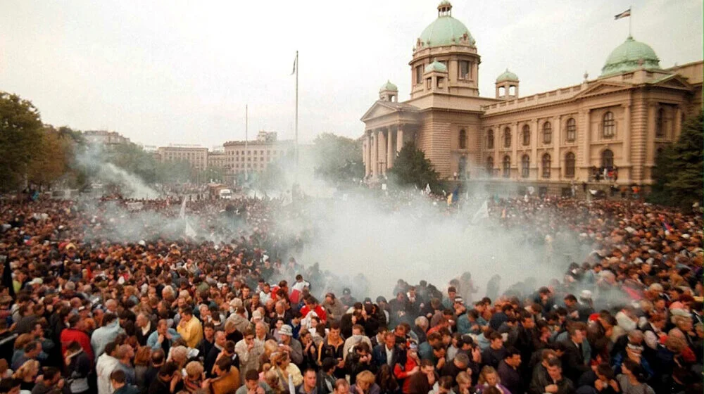 Na današnji dan, pre 25 godina, pobeđen je režim Miloševića: Kako do rušenja Vučića? 1