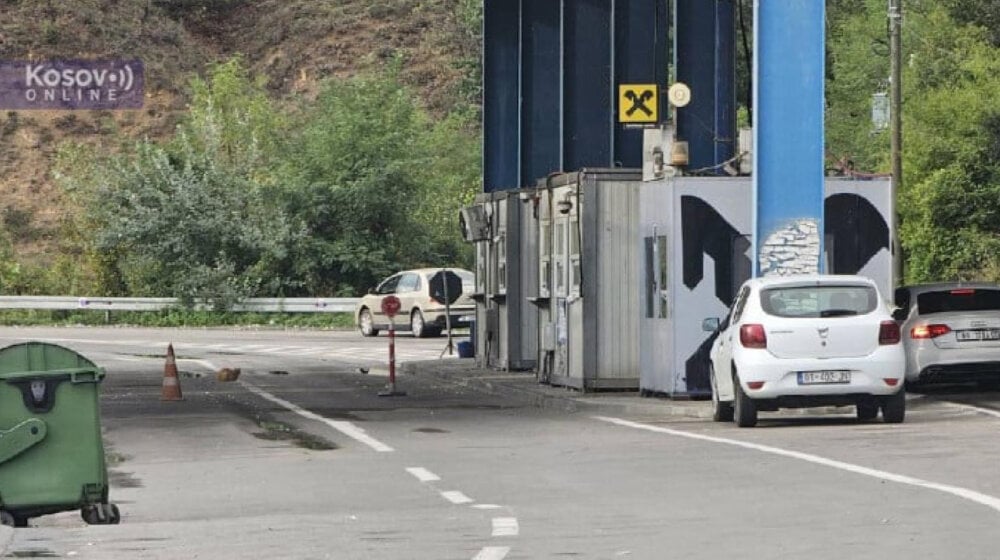 Iz automobila srpskog državljanina zaplenjeno 900 kutija plazma keksa na magistralnom putu Stublina - Gnjilane 1