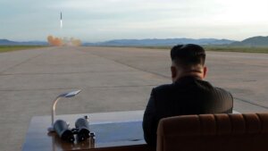 Kim Džong Un nadgledao testiranje višecevnih raketnih bacača