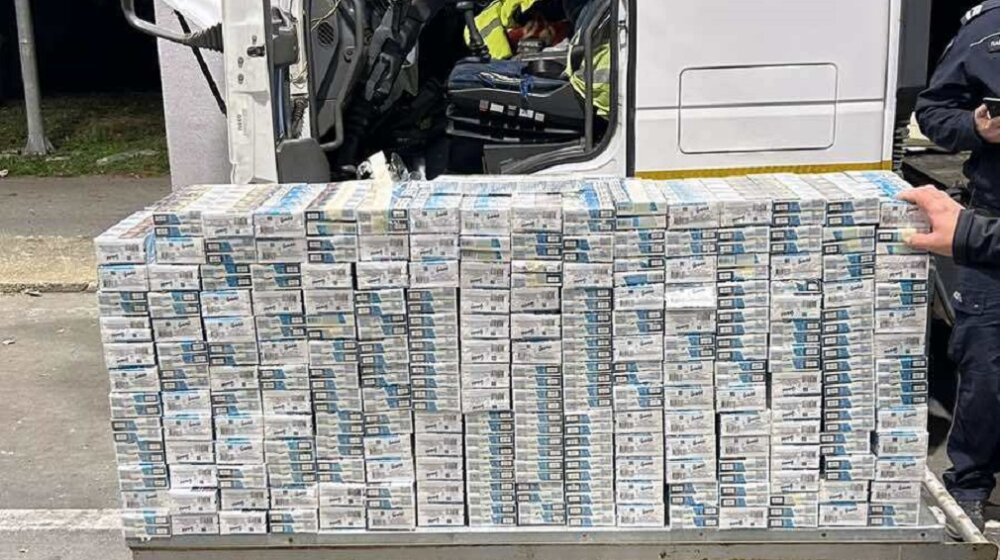 Uprava carine sprečila šverc cigareta u šupljinama kabine kamiona: Pronađeno oko 4.000 paklica cigareta u vrednosti od 8.800 evra 1