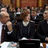 Kako je koalicija DOS izgubila parlamentarnu većinu? 3