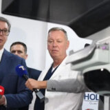 "3D mamograf otkriva 65 odsto više invanzivnih bolesti": Aleksandar Vučić uručio medicinski aparat lekarima leskovačke bolnice 4