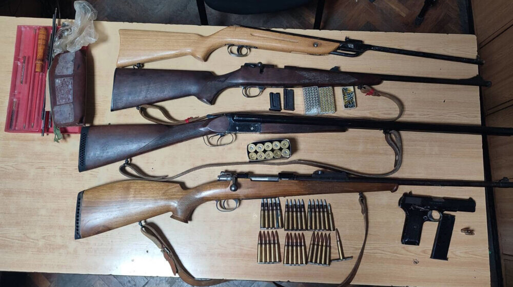 Muškarac u Kniću kod Kragujevca uhapšen zbog arsenala oružja 1