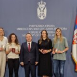 Uručeni diplomatski pasoši odbojkašicama i košarkašima Srbije 6