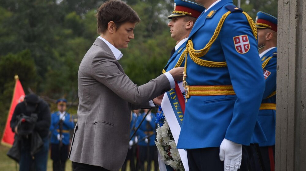 Brnabić u spomen-kompleksu "Jajinci": Srbija ne zaboravlja svoje žrtve, trajno opredeljena za mir 1
