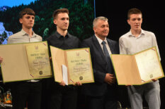 Politički teatar za Dan Užica: Grad sunca na zapadu u kome su svi veseli (FOTO) 23