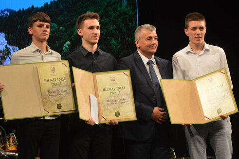 Dobitnici Nagrade Grada Foto N. Kovačević (5) Politički teatar za Dan Užica: Grad sunca na zapadu u kome su svi veseli (FOTO) 23