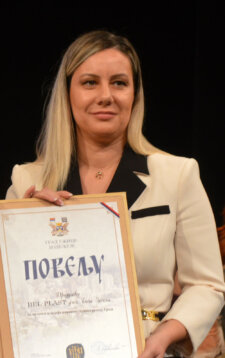 Dobitnici Povelje Foto Nenad Kovačević (1) Politički teatar za Dan Užica: Grad sunca na zapadu u kome su svi veseli (FOTO) 2