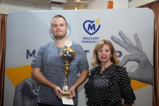 Svaki potez velemajstora vredeo više: Šahisti iz Evrope u humanoj misiji na Mozzart kupu 2
