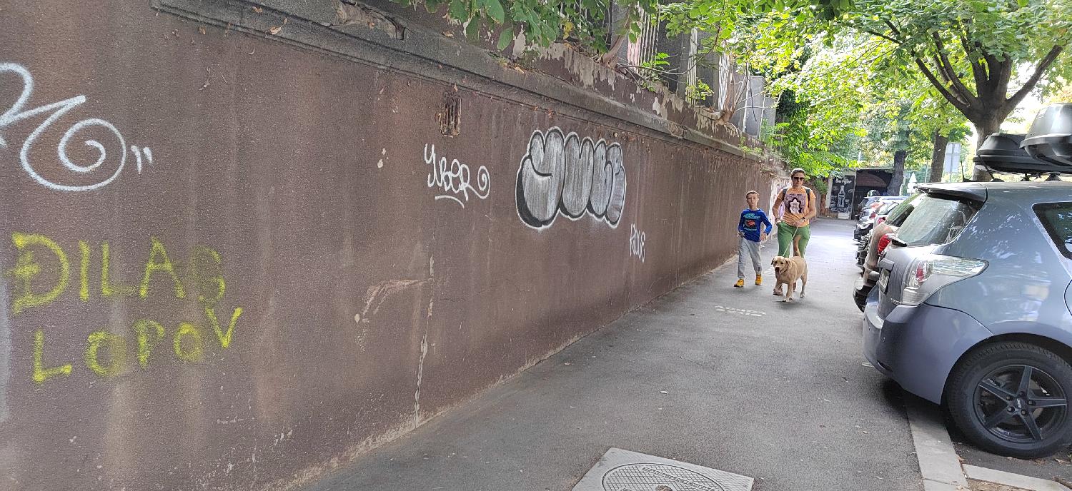 Uvredljive poruke na račun opozicionih političara u Resavskoj ulici (FOTO) 5 Uvredljive poruke na račun opozicionih političara u Resavskoj ulici (FOTO) 5