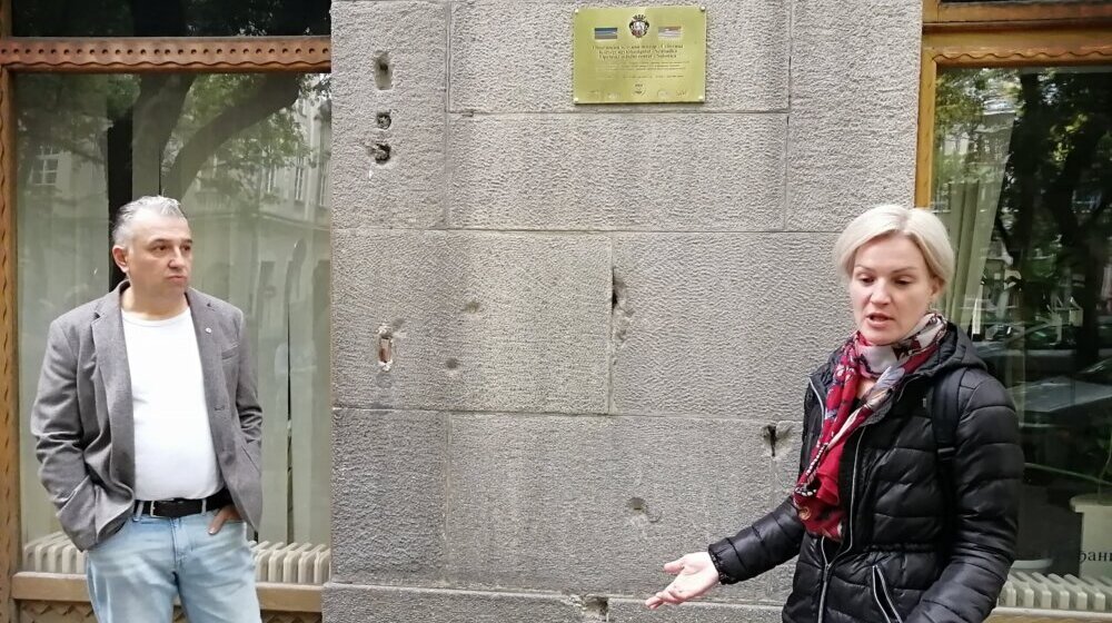 Šetnja stazama oslobodilaca Subotice: Fasada Gradske kuće još uvek čuva tragove metaka streljanih osoba 1