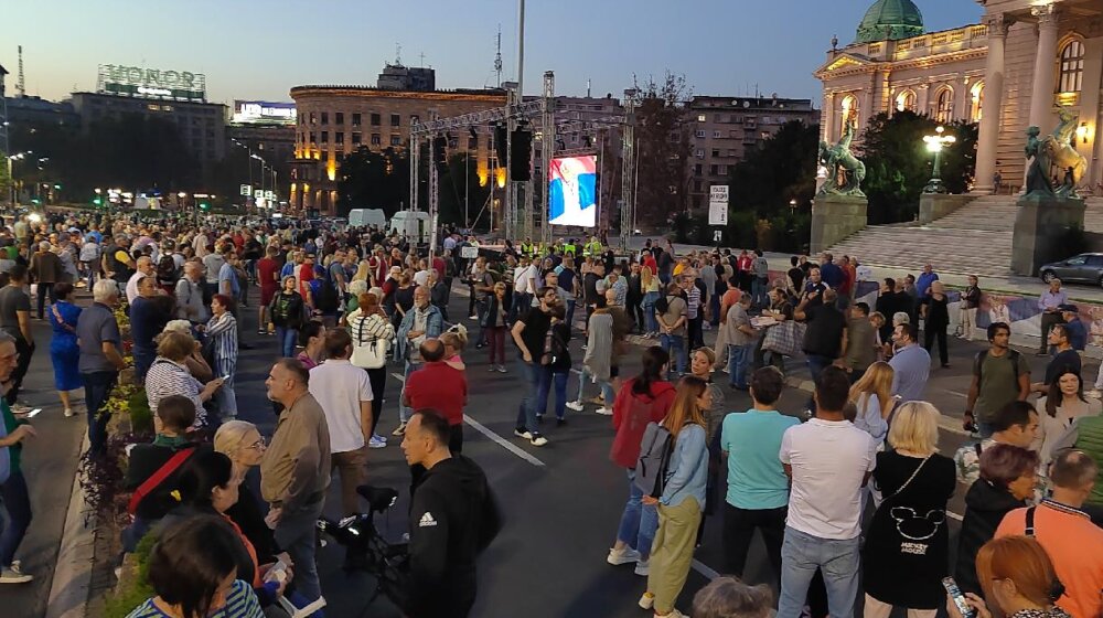 Završen 24. protest "Srbija protiv nasilja": Građani i deo opozicije ukazali na loš rad tužilaštva (FOTO) 1