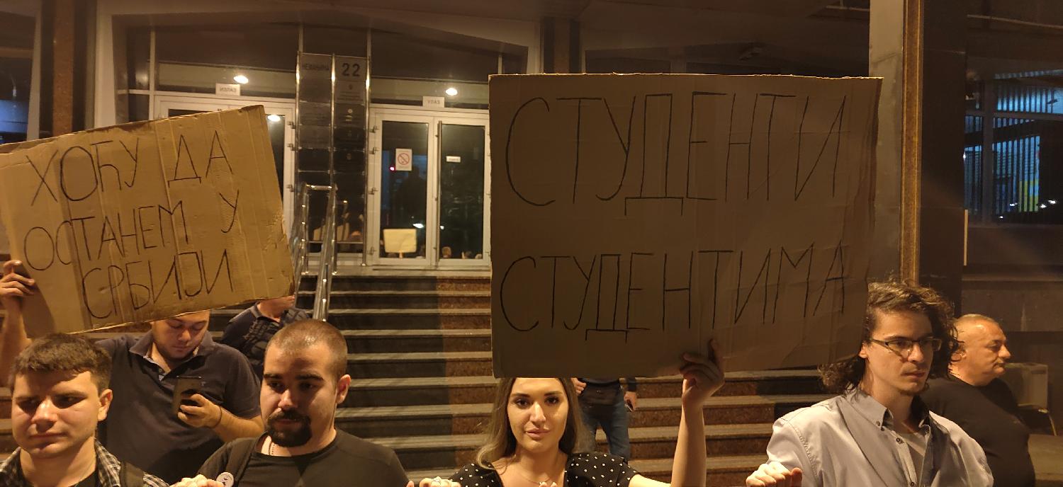 Kako je izgledao 24. protest „Srbija protiv nasilja“ (FOTO) 2 Kako je izgledao 24. protest „Srbija protiv nasilja“ (FOTO) 2