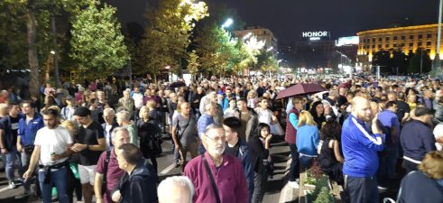 IMG_20231021_184236_b "Srbija protiv nasilja": Radomir Lazović znak REM-a ofarbao u roze, opozicionari slali poruke o jednoj listi (VIDEO, FOTO) 13