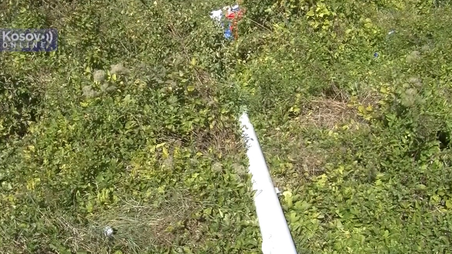 Polomljen jarbol sa srpskom zastavom kod Banjske (VIDEO) 1