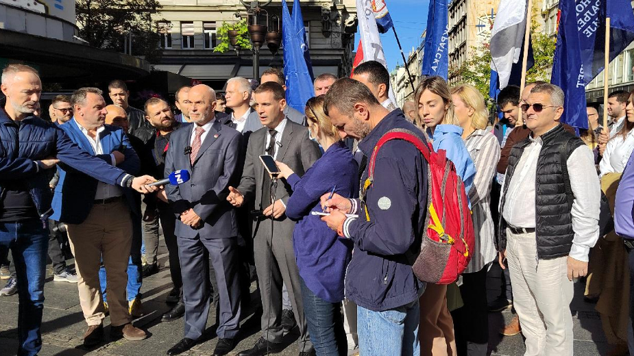Nije samo banalno već je i zdravo promeniti vlast u Srbiji: Novi DSS počeo kampanju u Knez Mihailovoj ulici u Beogradu 1