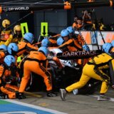 (VIDEO) Mehaničari Meklarena oborili rekord Formule 1: Zamenili sve četiri gume za treptaj oka 2