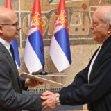 Dodeljeni ugovori izbegličkim porodicama za 71 kupljeni stan u Beogradu 10