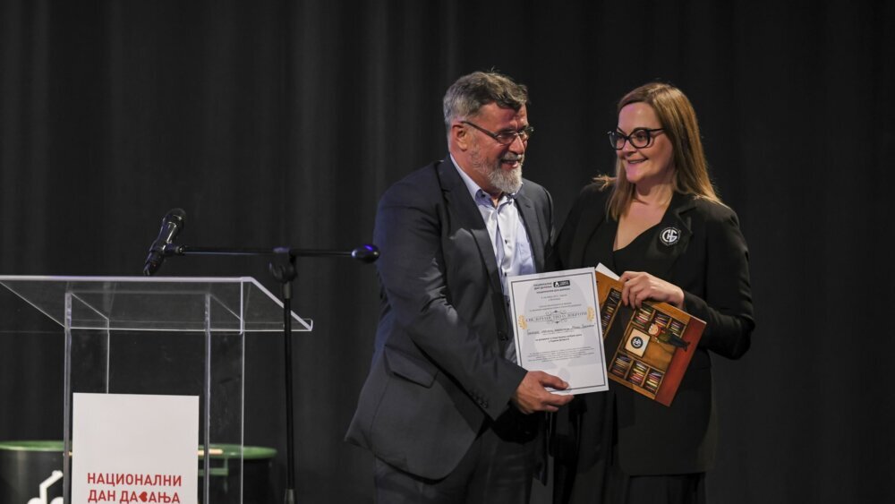 Priznanje zrenjaninskoj biblioteci: "Pesnička štafeta" nagrađena 2 Priznanje zrenjaninskoj biblioteci: "Pesnička štafeta" nagrađena 2