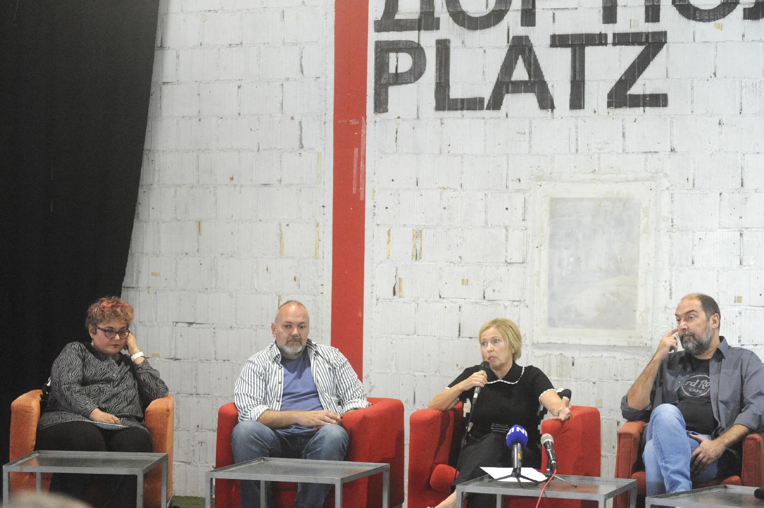 "Najviše od svega mi znači što moje kolege ne dozvoljavaju da se svetlo na Kosovu ugasi": Urednici portala KoSSev uručena nagrada "Katarina Preradović" 3