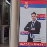 Razlupan prozor na prostorijama NPS u Požarevcu 13