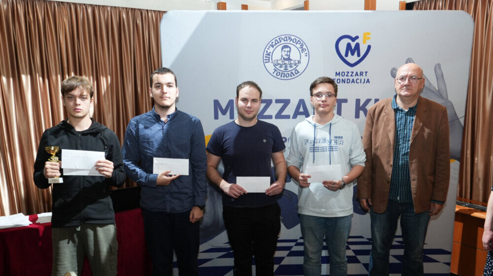 Svaki potez velemajstora vredeo više: Šahisti iz Evrope u humanoj misiji na Mozzart kupu 1