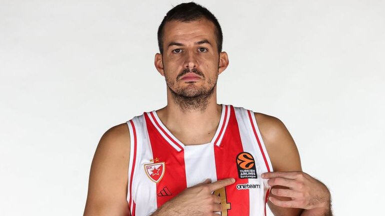 Povreda ili nesporazum s trenerom Duškom Ivanovićem: Kako je pukla "ljubav" između Crvene zvezde i Nemanje Bjelice? 1