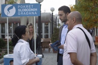 Činjenica da ljudi loše žive jača je od medijskog mraka i bajki o „zlatnom dobu”: Pavle Grbović u razgovoru sa Kragujevčanima (FOTO) 3