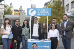 Činjenica da ljudi loše žive jača je od medijskog mraka i bajki o „zlatnom dobu”: Pavle Grbović u razgovoru sa Kragujevčanima (FOTO) 6