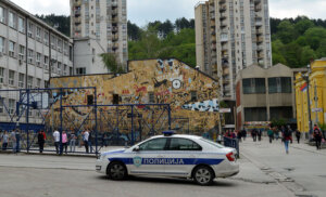 Učenik užičke škole pištoljem izazvao paniku među đacima u školskom dvorištu 2