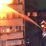 Dve osobe nastradale u požaru u soliteru na Lepeničkom bulevaru u Kragujevcu: Troje povređenih preveženo u Klinički centar 4