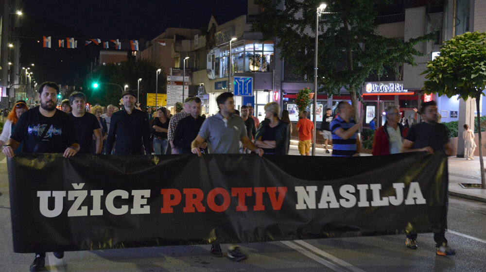 Aleksandar Jovanović Ćuta, Srđan Milivojević i Ljubomir Radović na 26. protestu "Užice protiv nasilja" 1