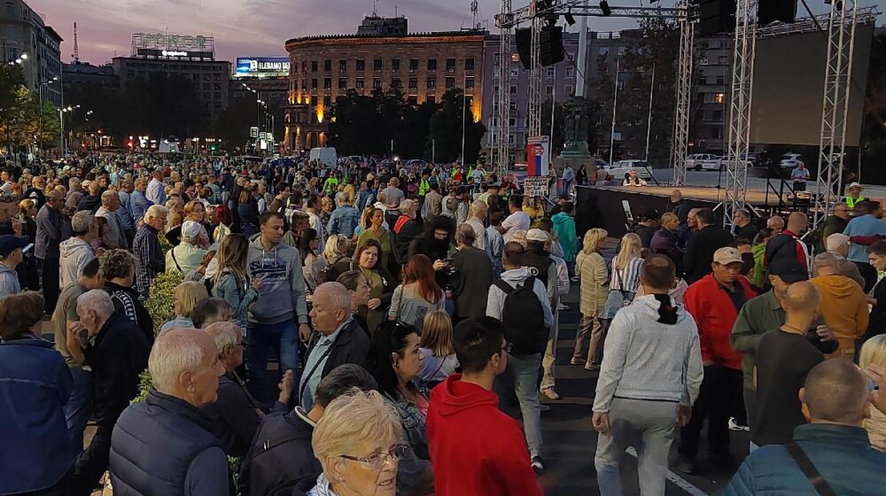 (VIDEO) Aktivista sa Kablara na protestu: Premijerka odlučila da „ukrade još malo novca preko izgradnje vidikovca“ 1