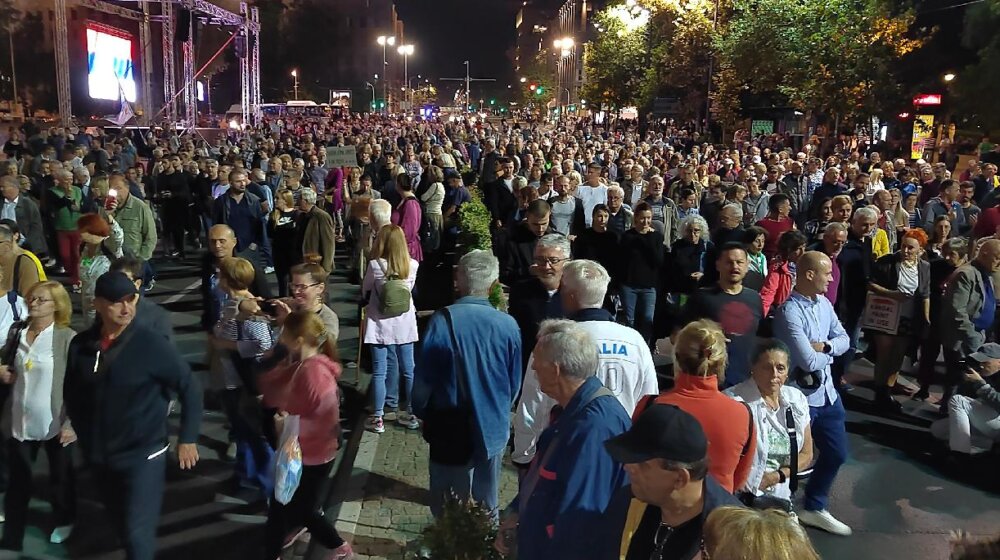 Treba li opozicija i u kampanji da nastavi s protestima "Srbija protiv nasilja"? 1