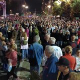 Treba li opozicija i u kampanji da nastavi s protestima "Srbija protiv nasilja"? 6