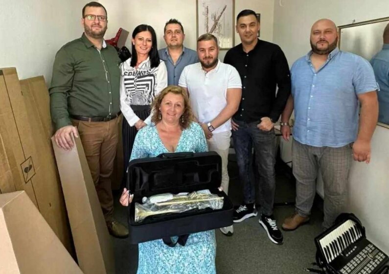 Vranjski rotari klub donirao muzičke instrumente lokalnoj muzičkoj školi 1